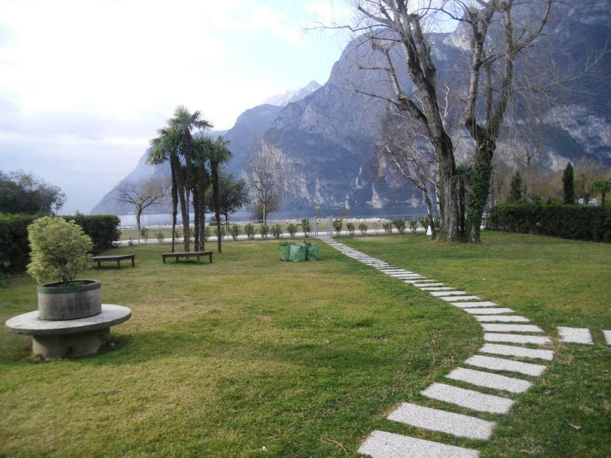 Garda Blu Apartment Riva del Garda Exterior foto